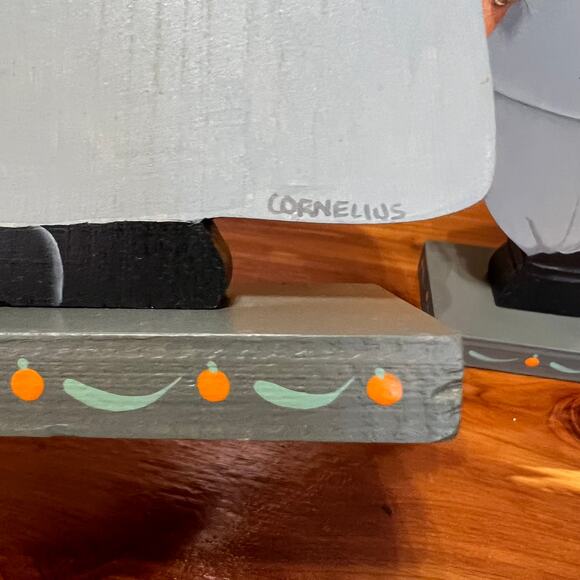 Vintage Wooden Handmade Thanksgiving Pilgrim Set Shelf Sitters Signed Cornelius - Picture 8 of 14